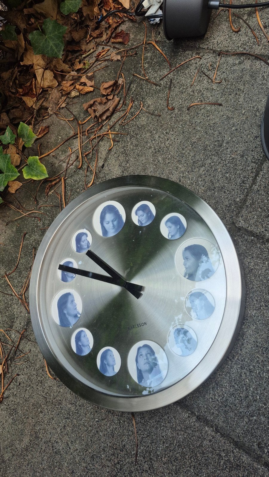 Karlsson wandklok met fotolijstjes, zilverkleurig, Ophalen of Verzenden, Wandklok