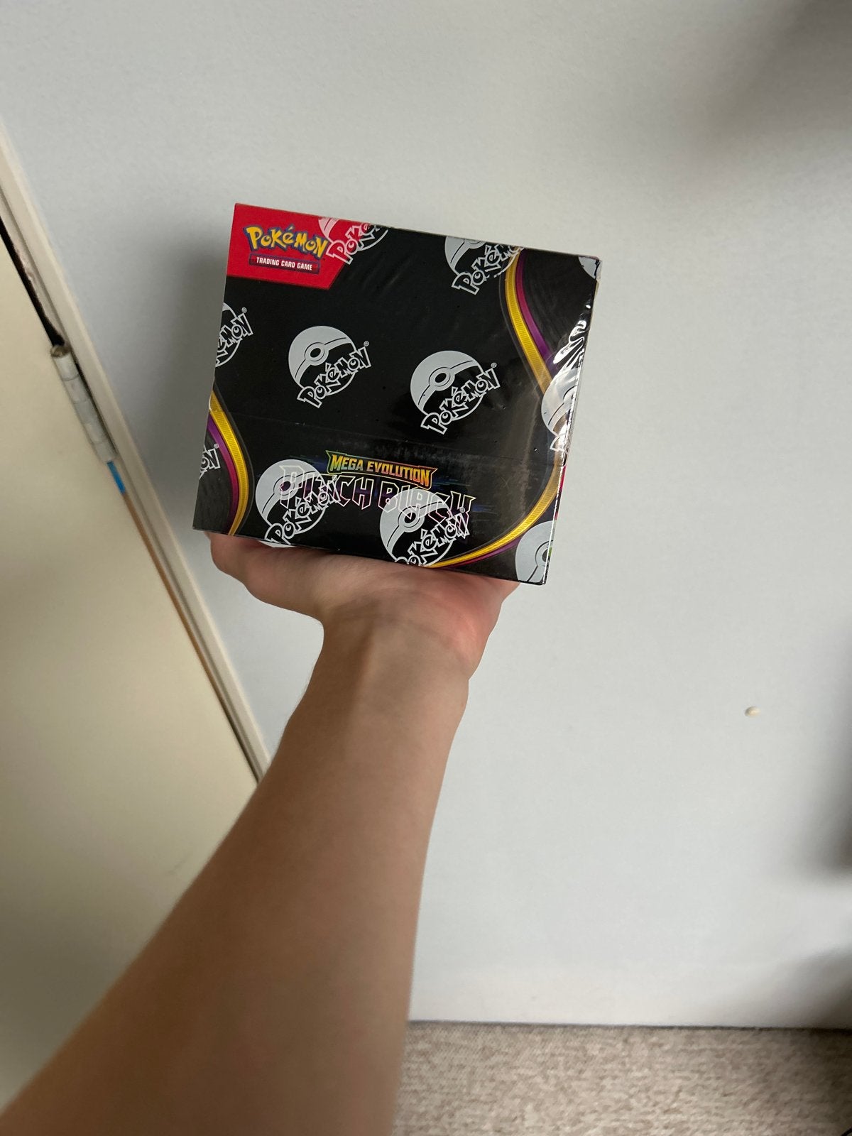 Pokémon TCG: Mega Evolution Pitch Black Boosterbox, Ophalen of Verzenden, Nieuw, Boosterbox