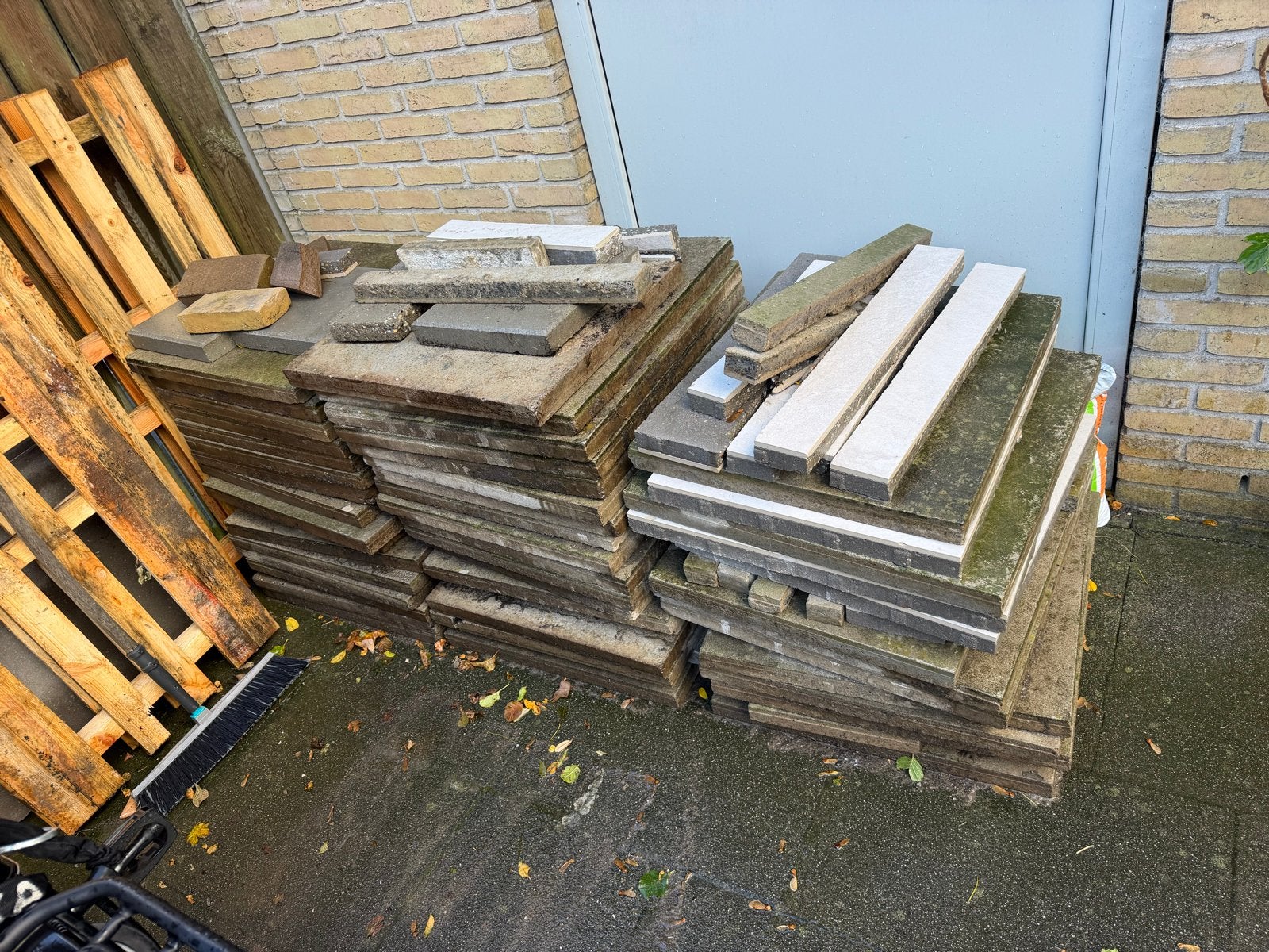 Gratis af te halen: Diverse tegels en klinkers, Ophalen, Gebruikt, Overige typen, 10 m² of meer