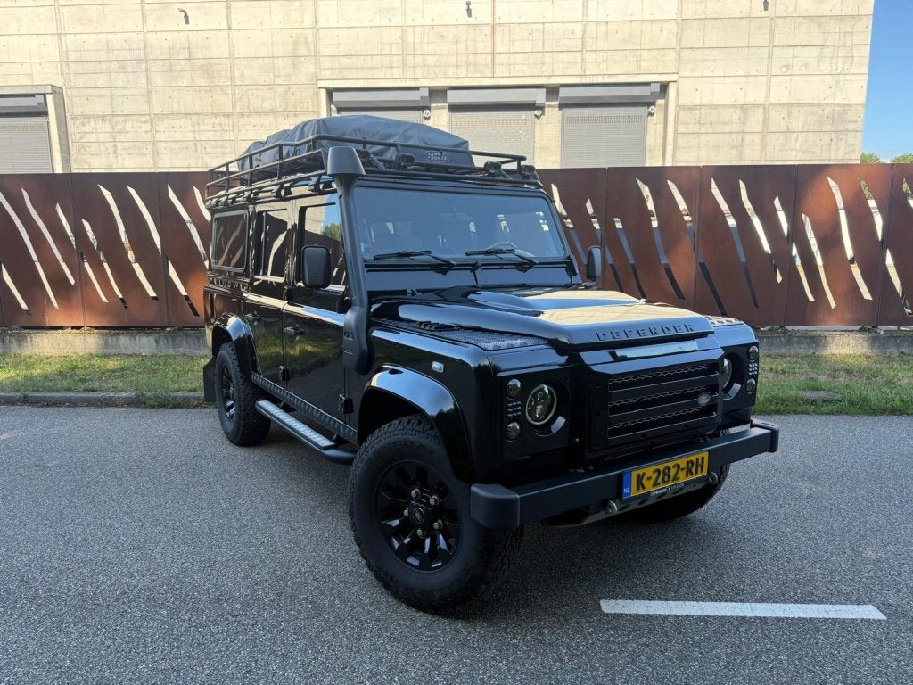 LAND ROVER Defender 110 2.4D 122pk SW 117.000km Org. Roofrac, Auto's, Gebruikt, Zwart, 4 cilinders, Origineel Nederlands