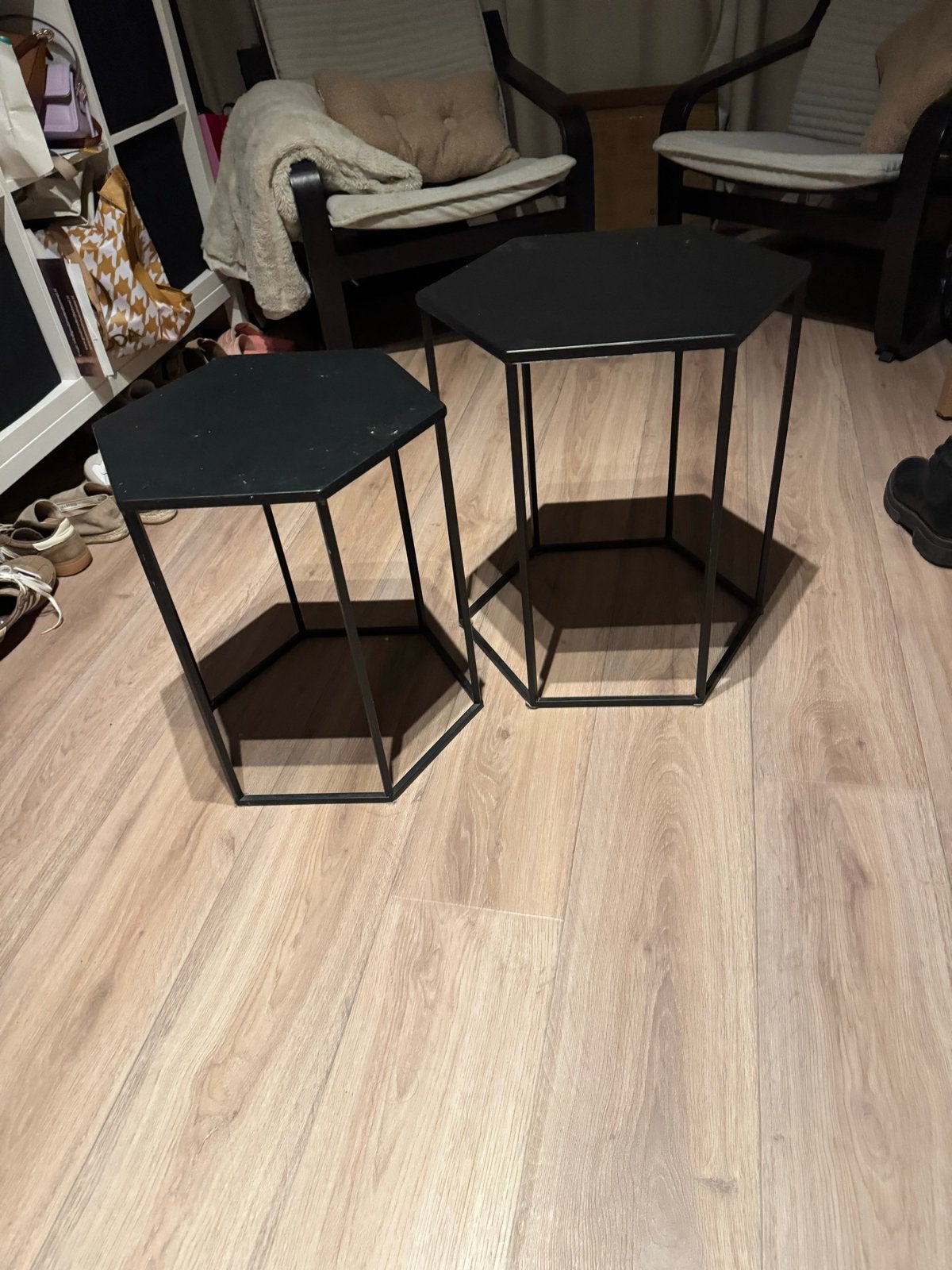 Set van 2 Zeshoekige Bijzettafels - Zwart Metaal, Huis en Inrichting, Minder dan 55 cm, Gebruikt, Metaal of Aluminium, Overige vormen