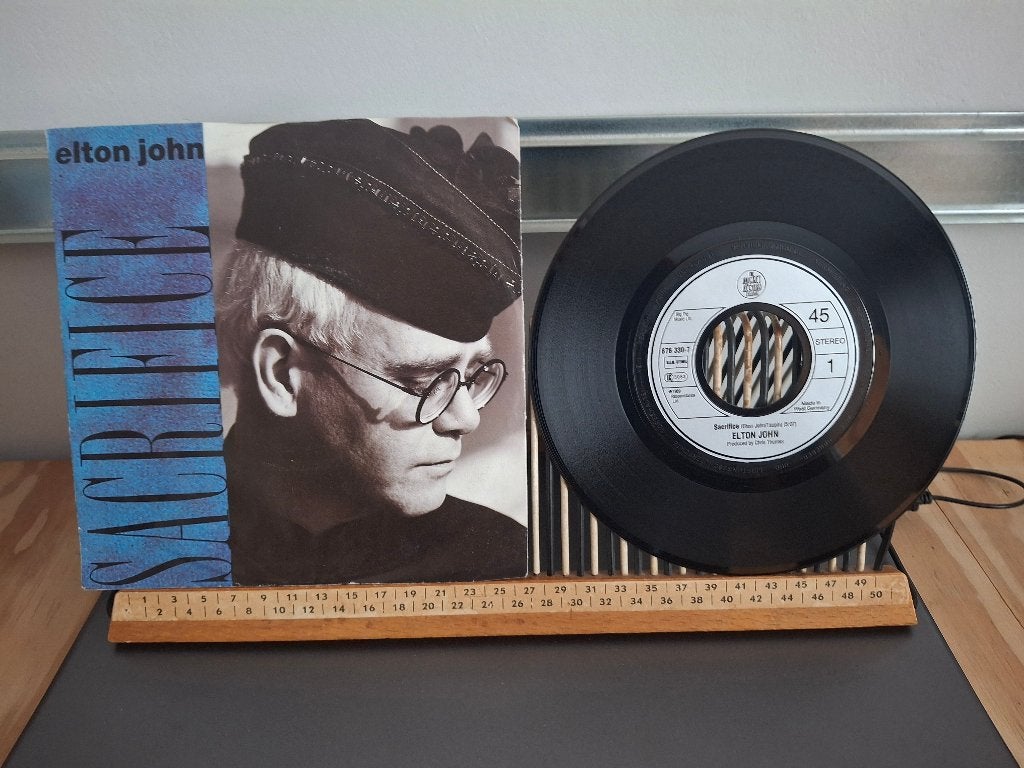 Elton John-Sacrifice(204) 1 euro vaste prijs, Ophalen of Verzenden, Zo goed als nieuw, 7 inch, Pop