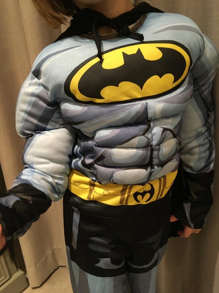 Nieuw gespierd licht batman pak maat 98/104 110/116, Kinderen en Baby's, Carnavalskleding en Verkleedspullen, Ophalen of Verzenden