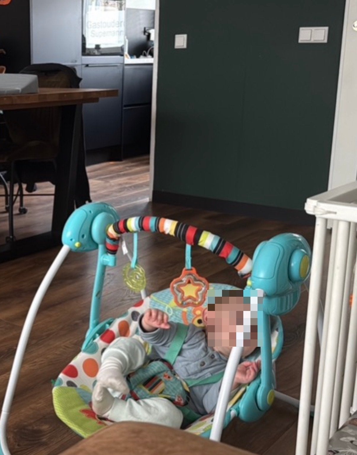 Baby schommelstoel met een speelboog, Ophalen, Gebruikt, Overige typen, Met geluid