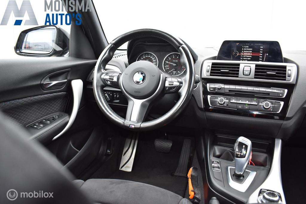 BMW 118i AUT. M-Sport Sapphirschwarz Airco Cruise Alcantara, Gebruikt, Alcantara, Zwart, Bedrijf
