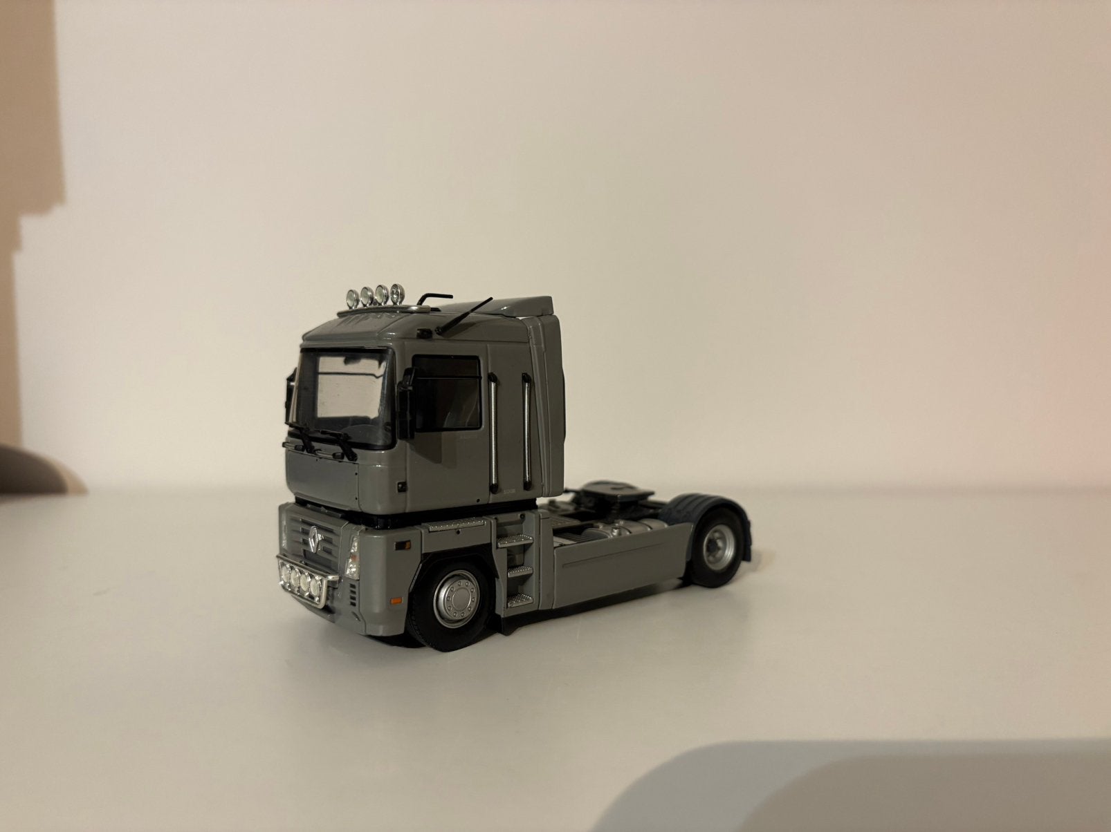 Renault AE Magnum Universal Hobbies, Verzenden, Zo goed als nieuw, Overige merken