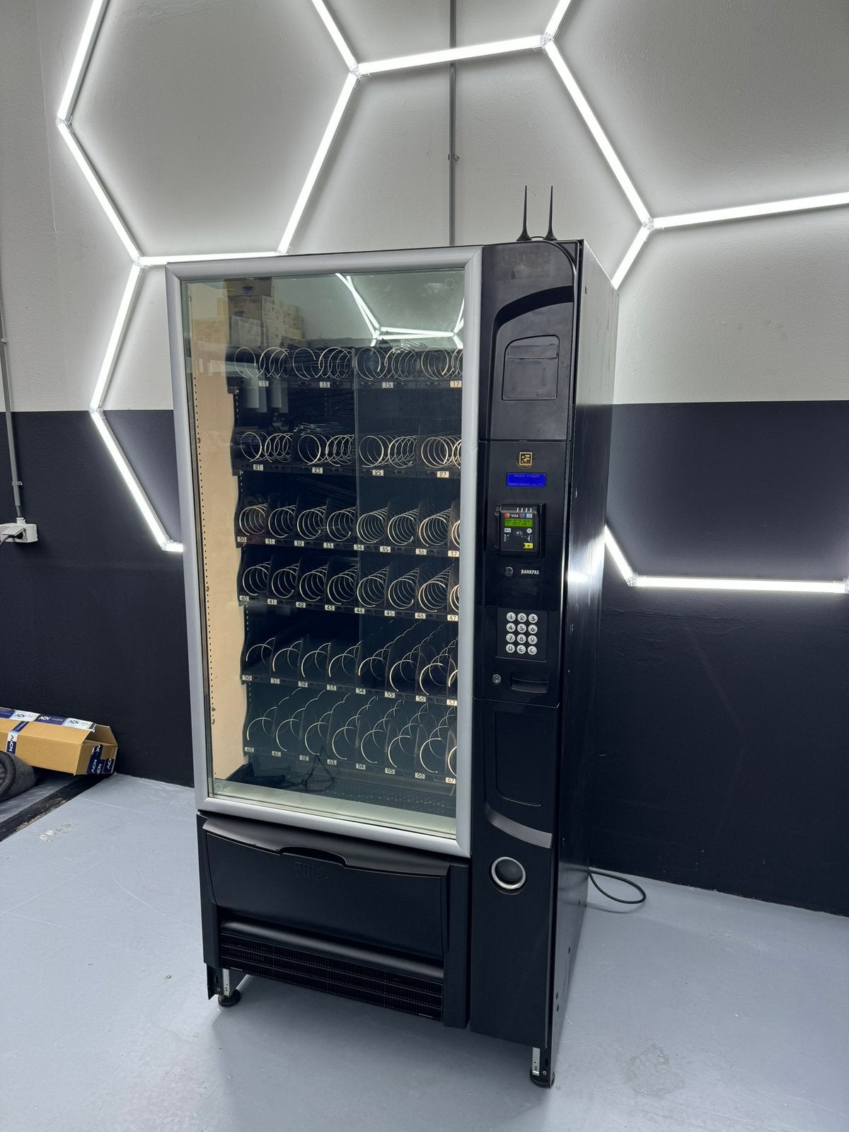 Necta rondo vending machine, Ophalen, Gebruikt