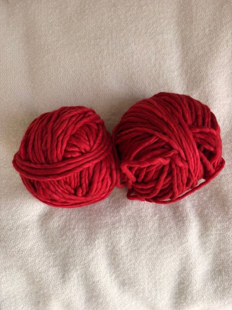 Beautiful red colour premium wool yarn, Hobby en Vrije tijd, Breien en Haken, Ophalen of Verzenden, Nieuw, Breien, Wol of Garen