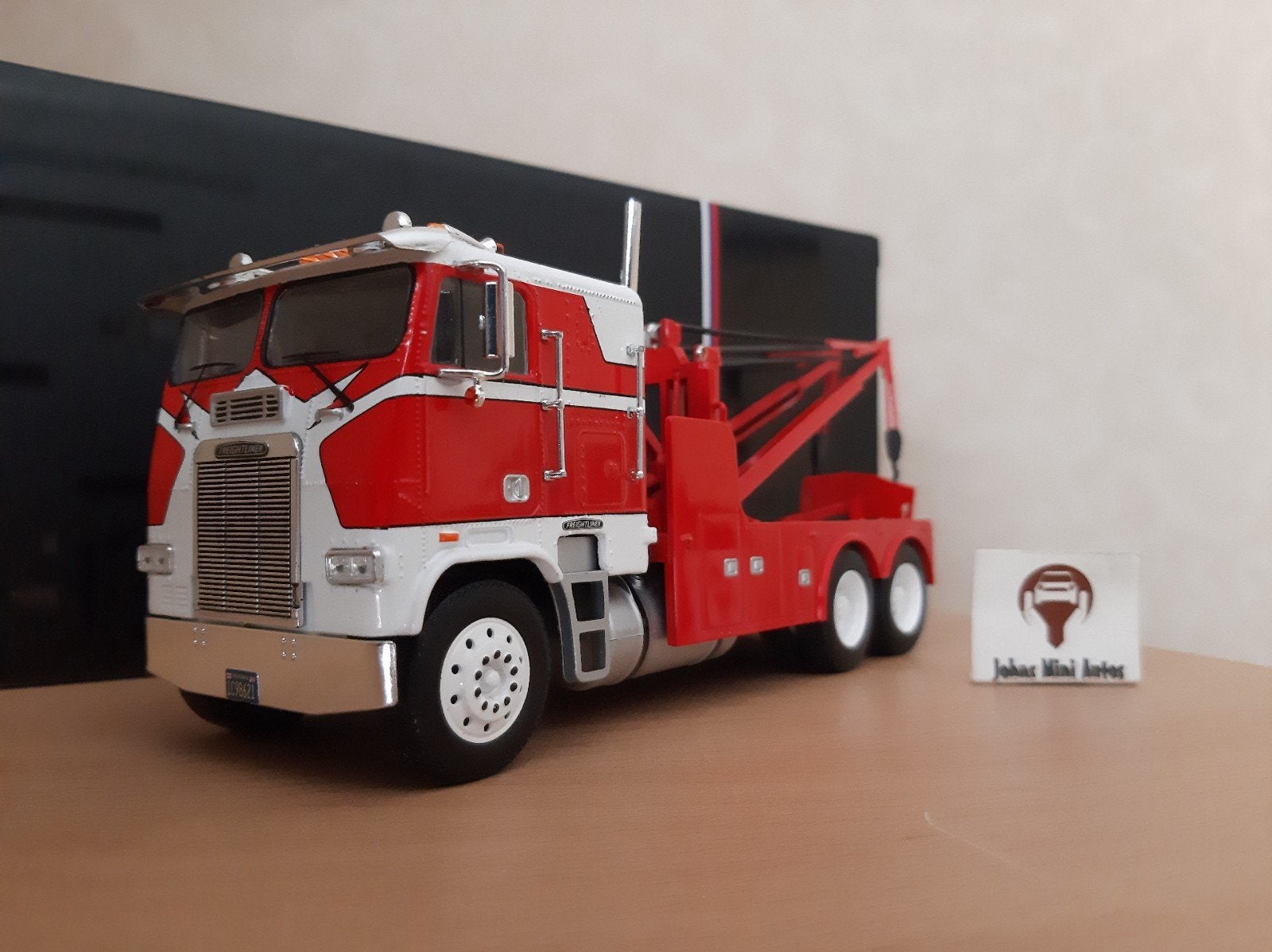 Freightliner FLA Tow Truck 1987 rood/wit van IXO Trucks 1:43, Overige merken, Nieuw, IXO Trucks, Ophalen of Verzenden