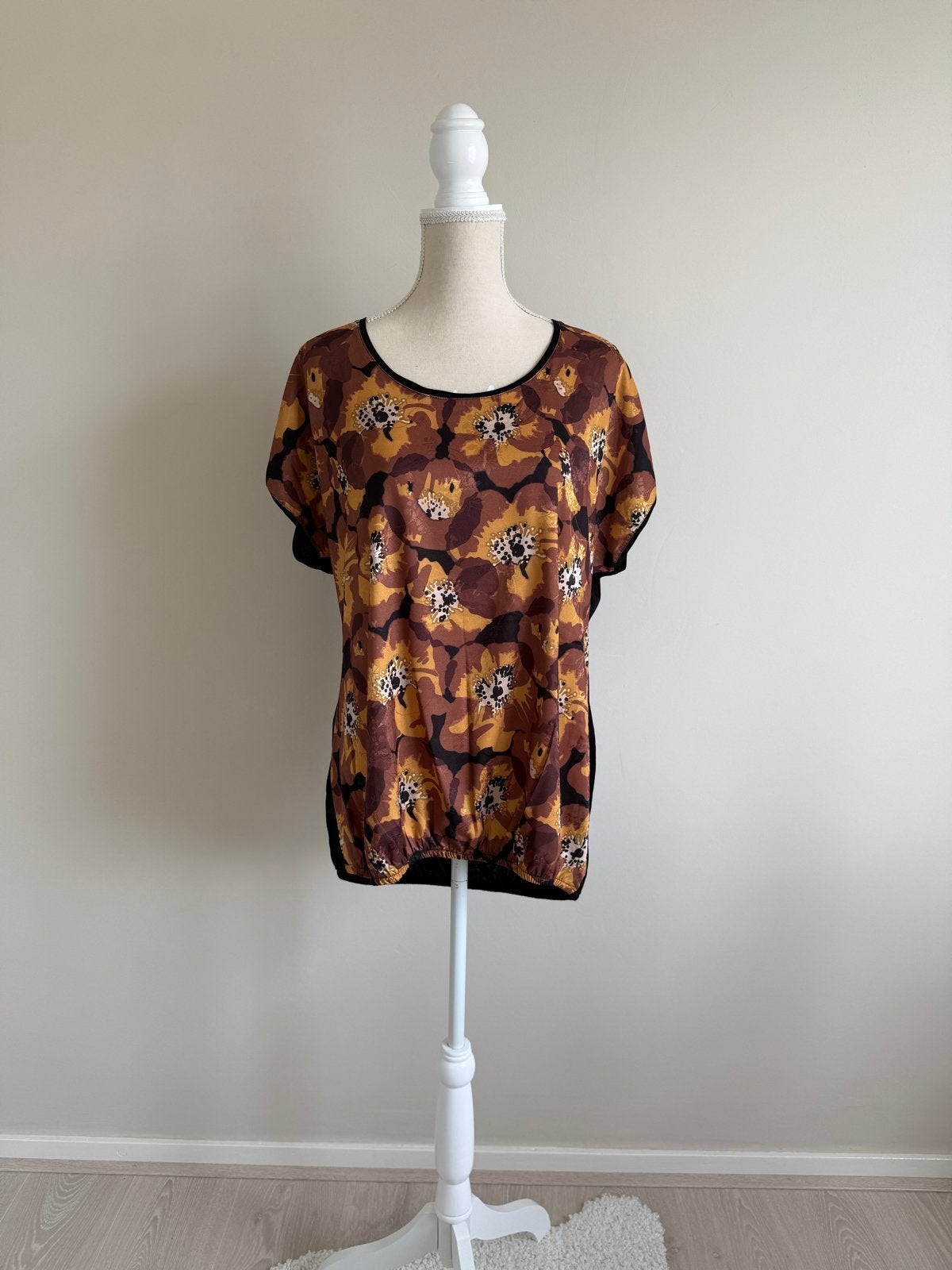 Enjoy Dames Top Bloemenprint Herfsttinten, Meerkleurig, Maat 42/44 (L), Nieuw, Ophalen of Verzenden
