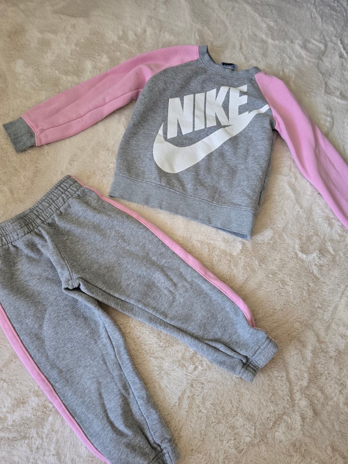 Nike trainingspak grijs/roze - Nieuwstaat, Verzenden, Nieuw, Nike, Meisje