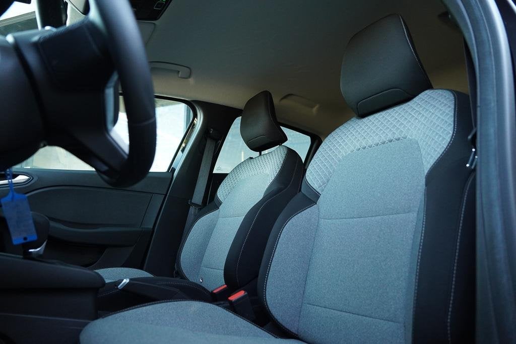 Renault Clio 1.6 E-Tech Full Hybrid 145 evolution / Pack Loo, Auto's, Stof, Gebruikt, Euro 6, Zwart
