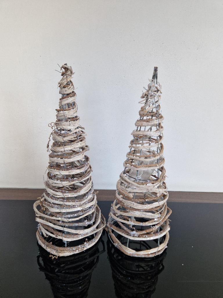 Pyramides van gevlochten rotan met verlichting, Diversen, Ophalen of Verzenden, Zo goed als nieuw
