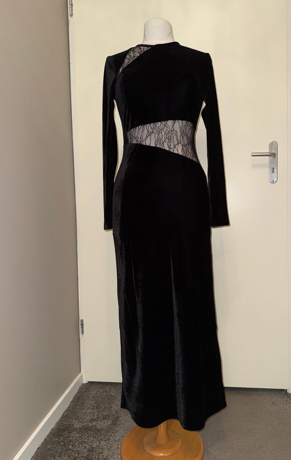 Zwarte fluwelen maxi jurk, lange mouwen, maat S, nieuw, Overige typen, Zwart, Nieuw, Ophalen of Verzenden