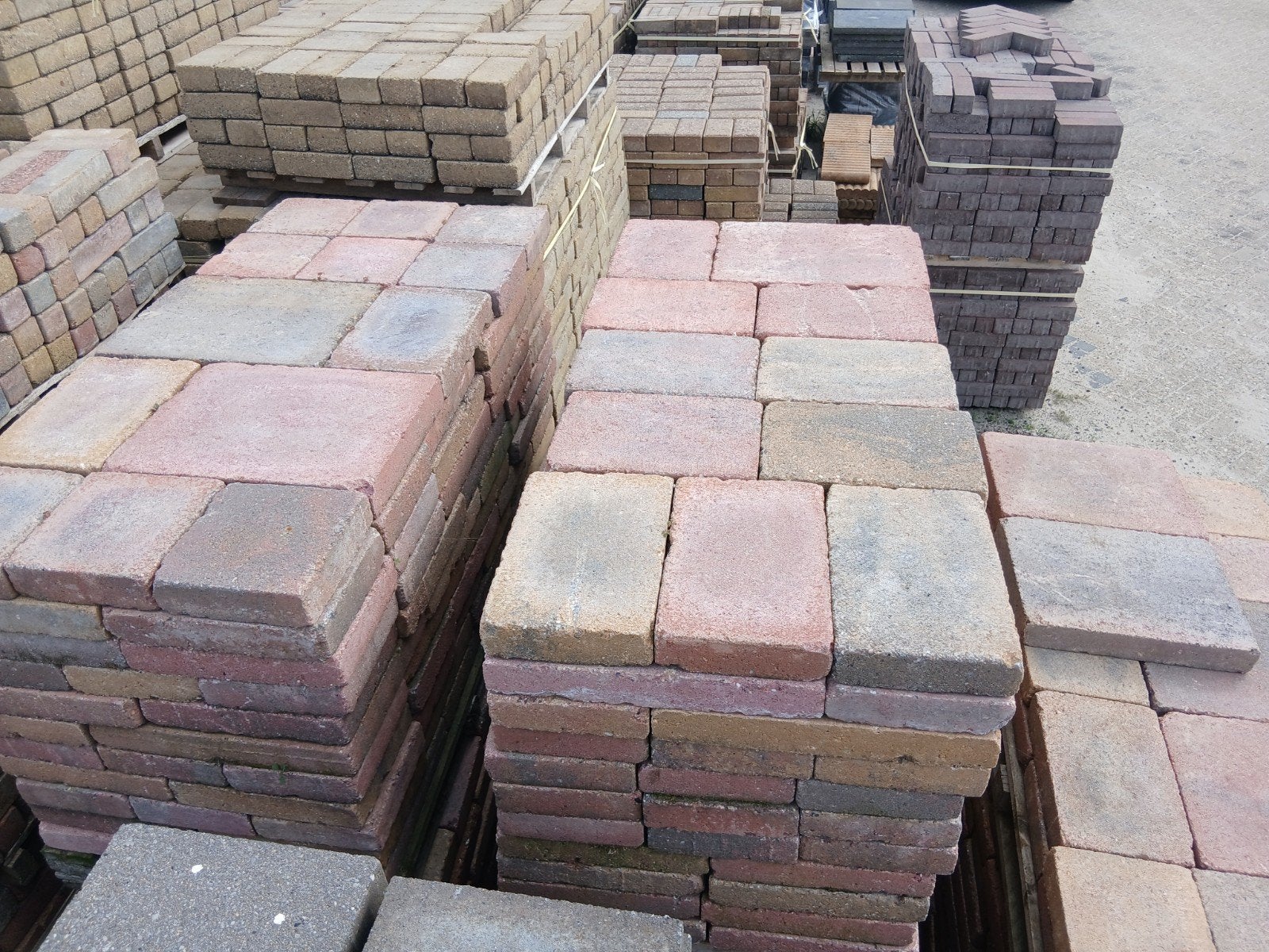partij wildverband 40 m plus  Tamboer kleur, Ophalen, Nieuw, Beton, Terrastegels