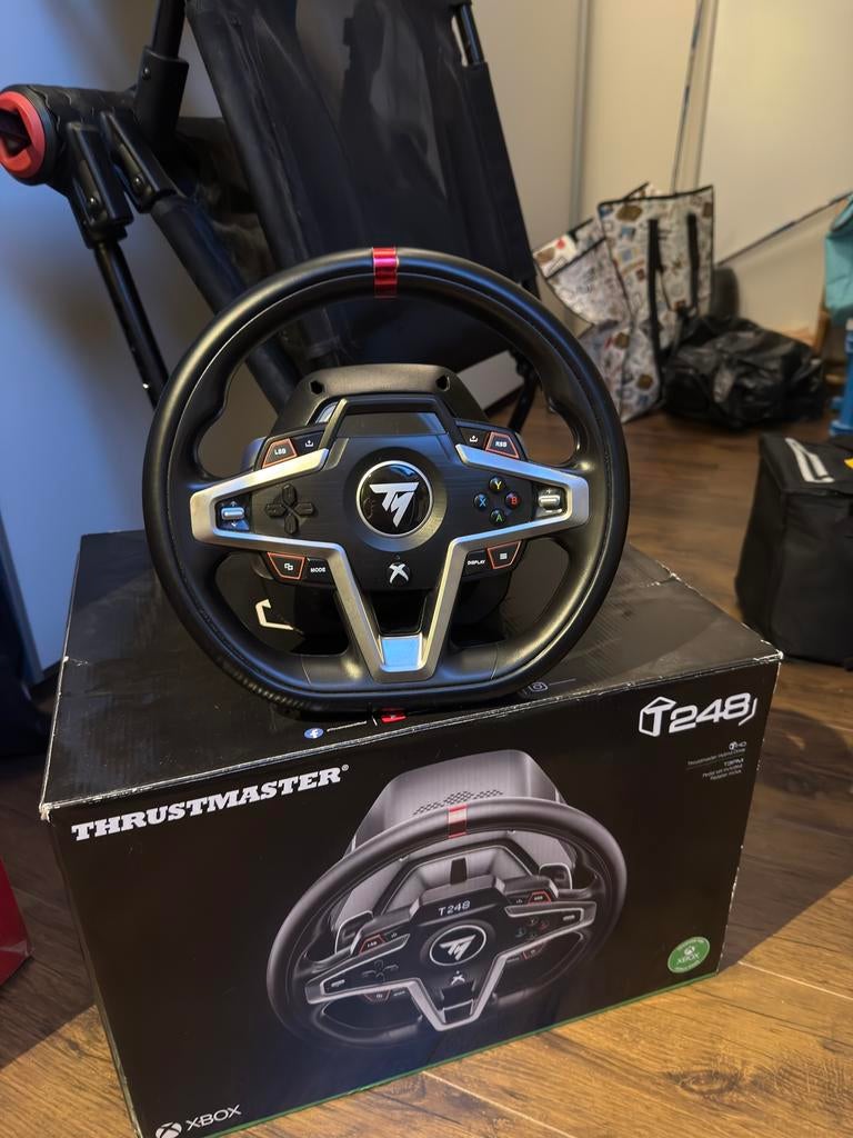 Thrustmaster T248 Stuur + Pedalen (XBOX/PC) +, Spelcomputers en Games, Spelcomputers | Xbox | Accessoires, Ophalen of Verzenden