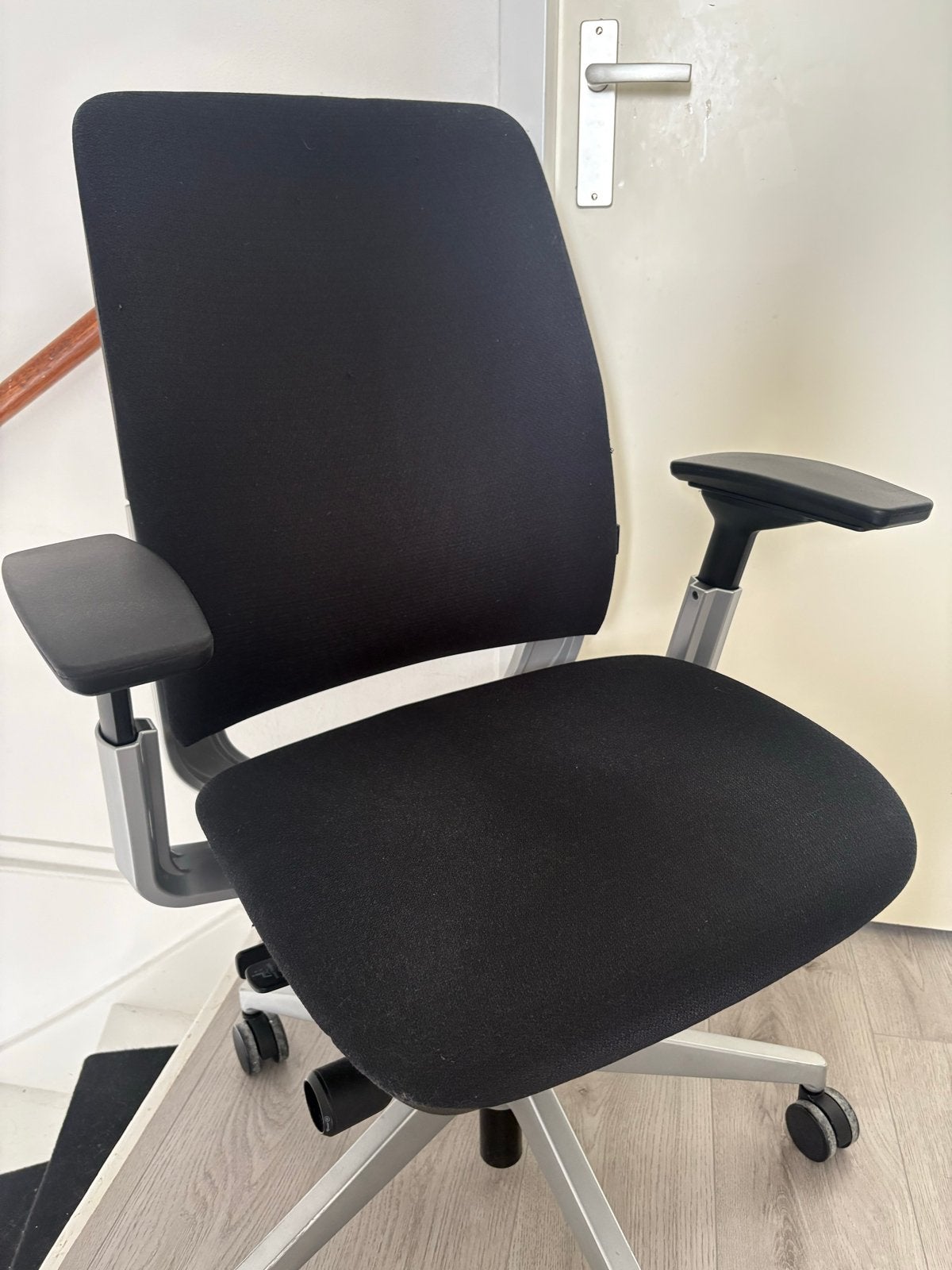 Zwarte steelcase amia, Huis en Inrichting, Gebruikt, Zwart, Ophalen of Verzenden, Bureaustoel