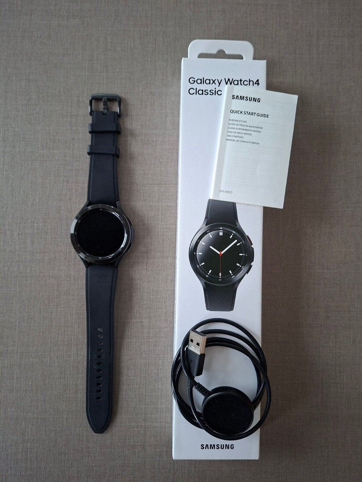 Samsung Galaxy Watch4 Classic 46mm Zwart
46 mm
Zwart met opl, Sieraden, Tassen en Uiterlijk, Smartwatches, Conditie, Zwart, Ophalen of Verzenden