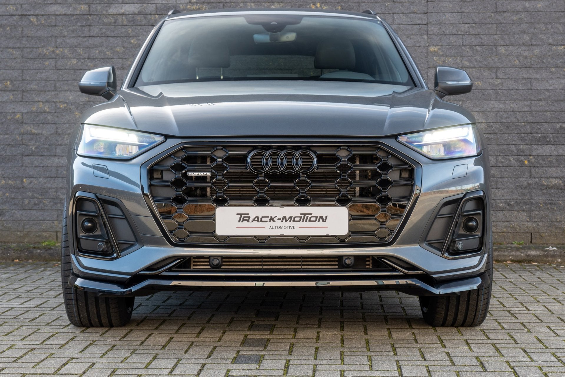 Audi Q5 50 TFSI e S edition Competition GREY & BLACK, Automaat, Gebruikt, Euro 6, Leder en Stof