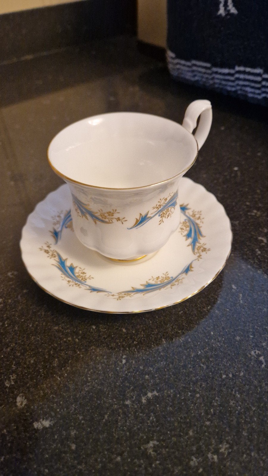 Royal Albert kop en schotel, Verzamelen, Porselein, Kristal en Bestek, Ophalen of Verzenden, Zo goed als nieuw, Porselein, Kop en/of schotel