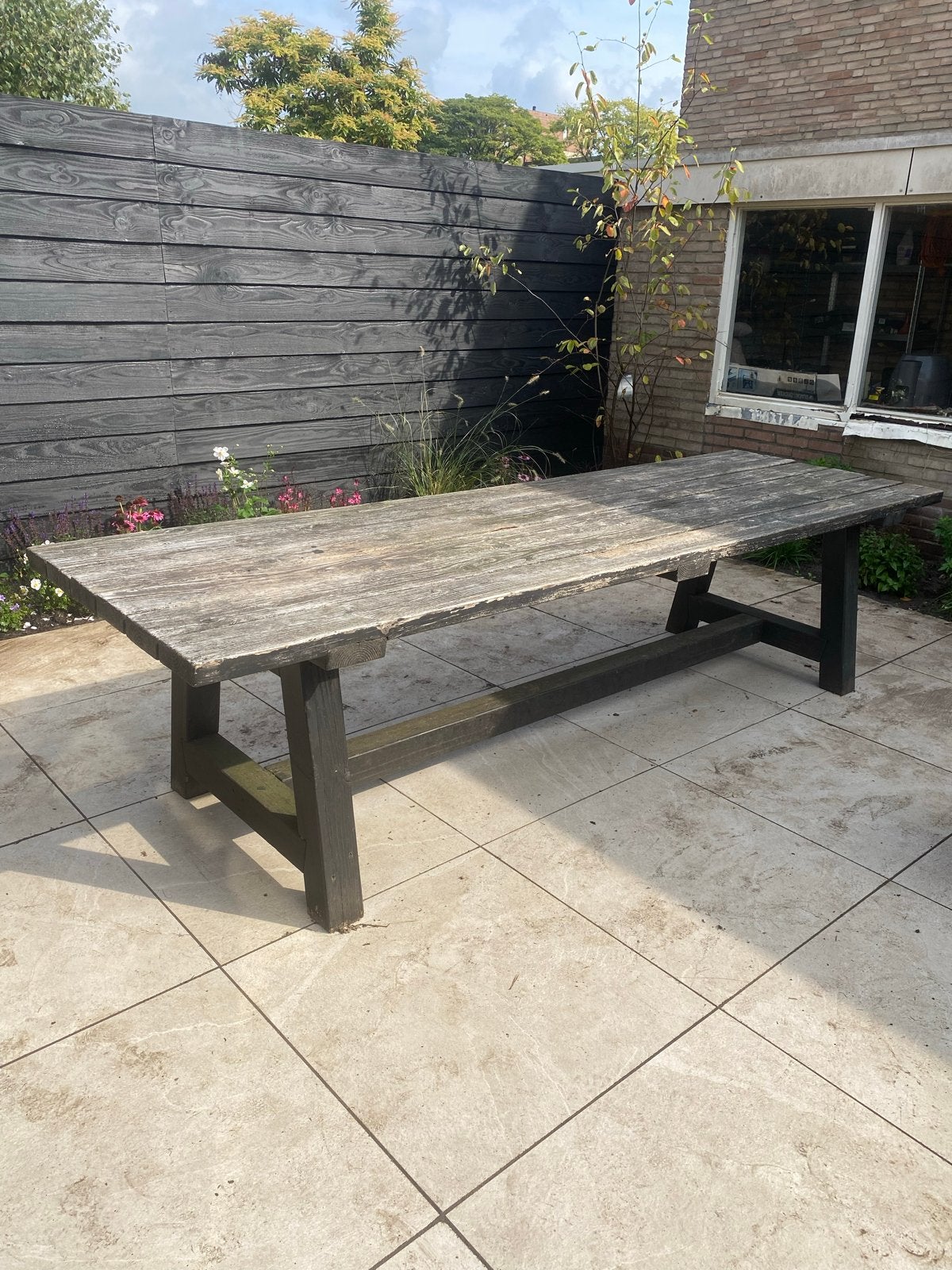 Foto 2 van Robuuste houten tuintafel - 298 x 92 cm