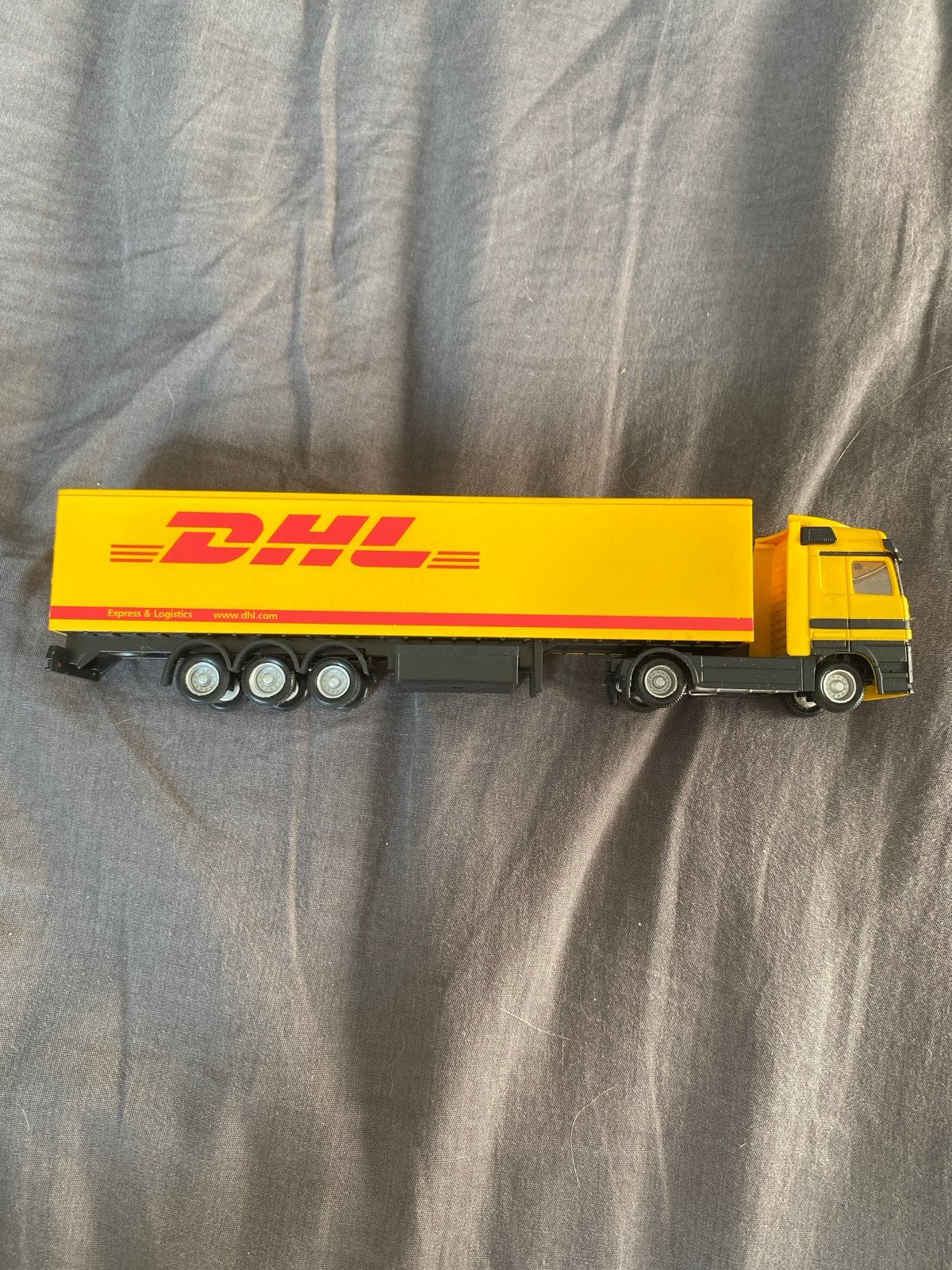 DHL Vrachtwagen Model - Mercedes-Benz Actros, Ophalen of Verzenden, Zo goed als nieuw, 1:32 tot 1:50, Truck