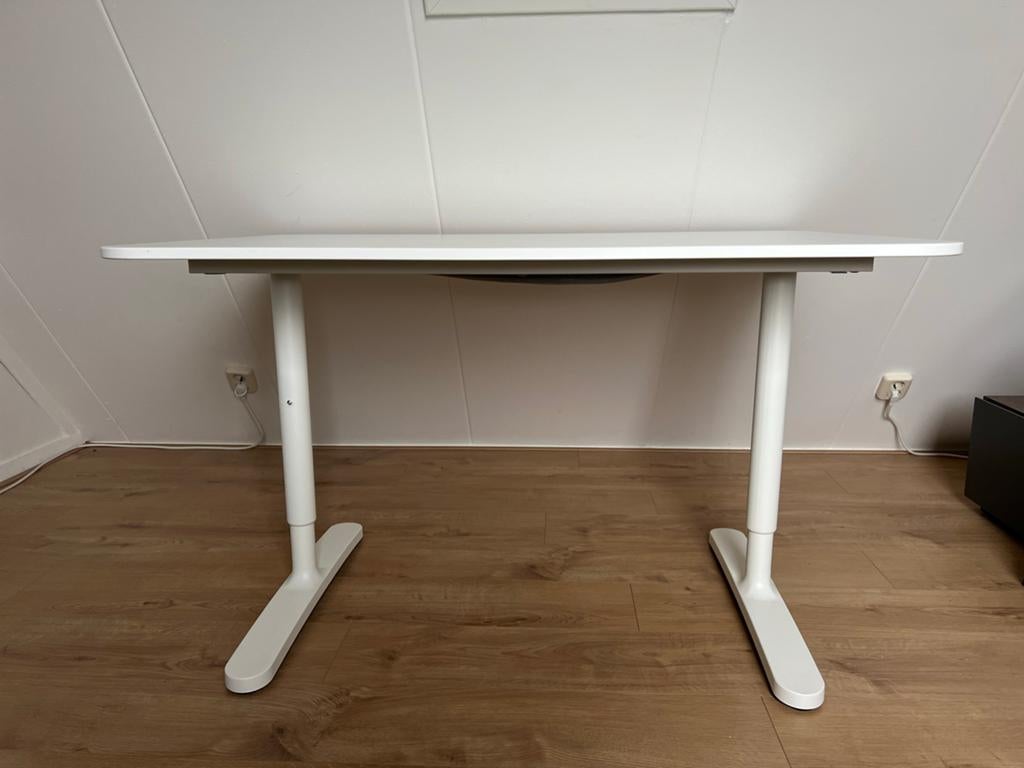 IKEA BEKANT Bureau 120x80 met kabelgoot - Goede staat, Huis en Inrichting, Bureaus, Ophalen, Kabelgoot, Gebruikt, IKEA