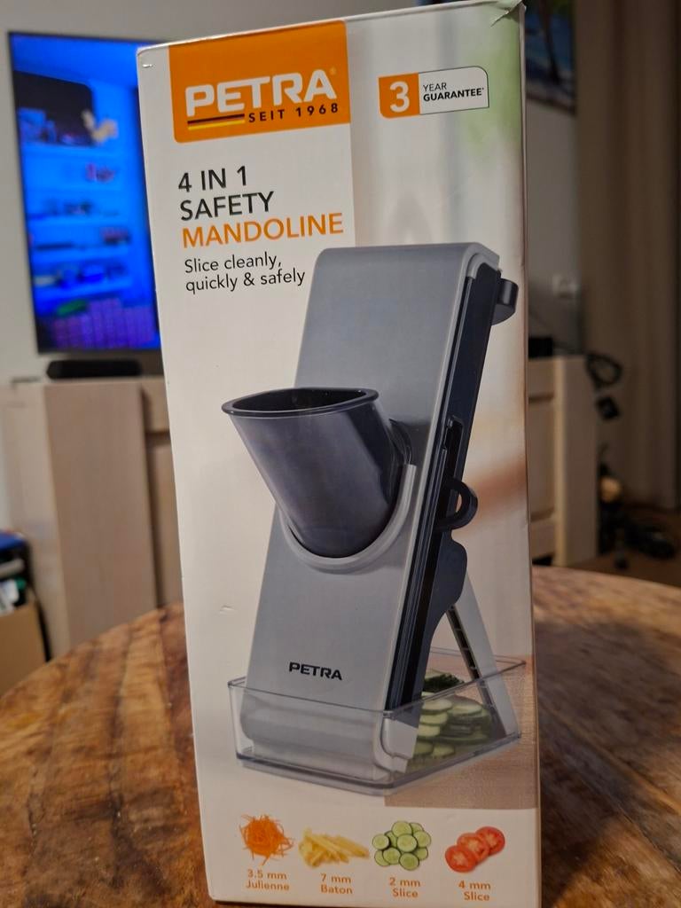 Petra 4-in-1 Veiligheids Mandoline - Nieuw in doos, Kunststof, Nieuw, Ophalen of Verzenden, Snijmachine