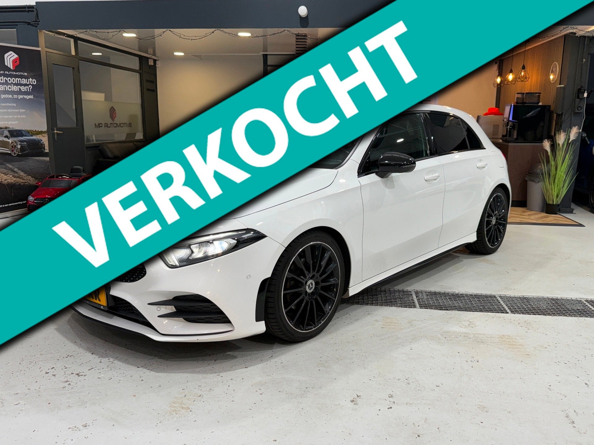 Mercedes-Benz A-klasse 200 Premium Plus AMG|PANO|Sfeer|CAM|D, Dealer onderhouden, Gebruikt, Euro 6, 4 cilinders