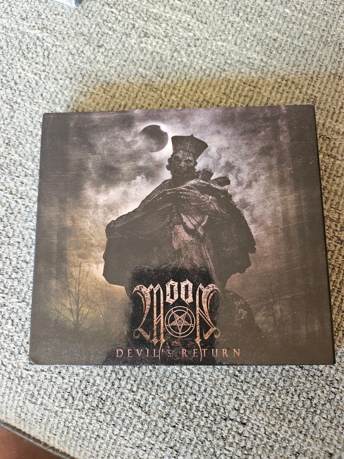 Moon Devils return, Verzenden, Zo goed als nieuw
