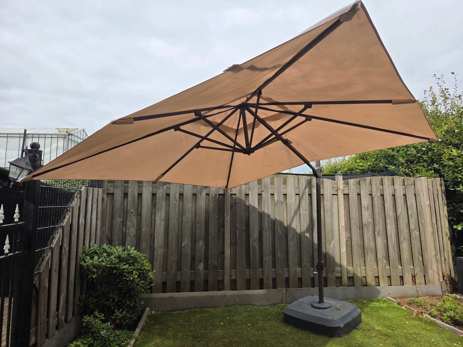 extreem grote zweefparasol met voet 300x300cm, Tuin en Terras, Parasols, Ophalen, Gebruikt, Zweefparasol