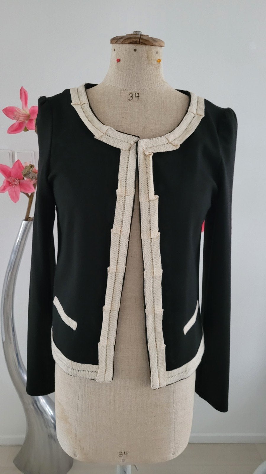 Chic & Jeune Zwart Jasje met Crèmekleurige Details mt  34/36, Zwart, Ophalen of Verzenden, Zo goed als nieuw, Jasje