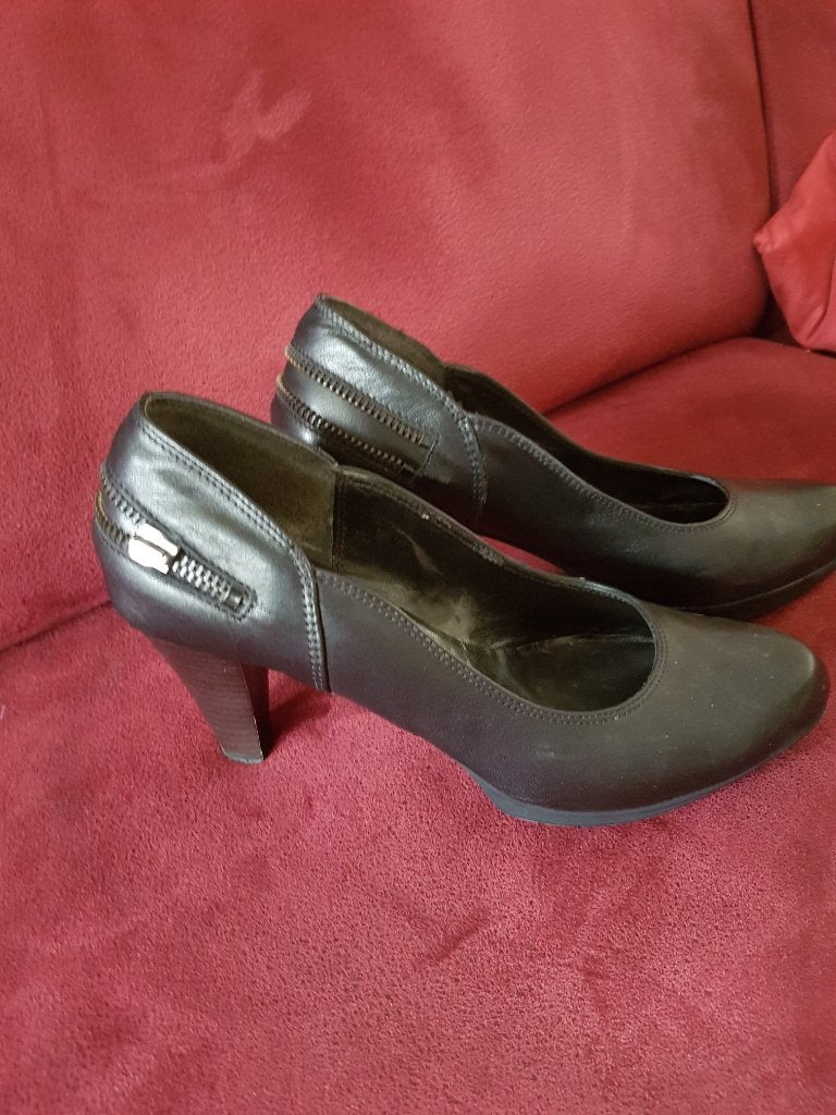 @ Zwart moccio schoentje met sierrits maat 37 hakhoogte 8 cm, Zwart, Ophalen of Verzenden, Schoenen met hoge hakken, Gedragen