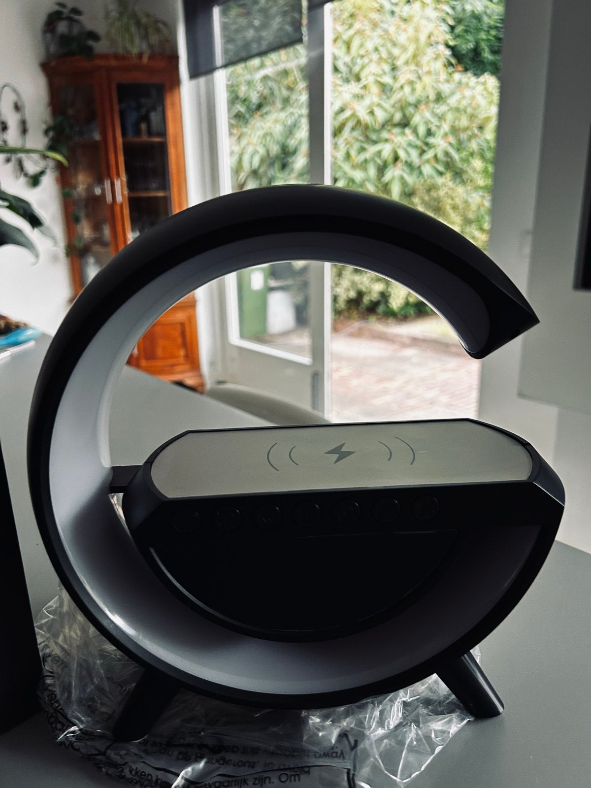 Brainz 4-in-1 Speaker Lamp met Draadloos Opladen, Ophalen, Zwart, Nieuw, Kunststof