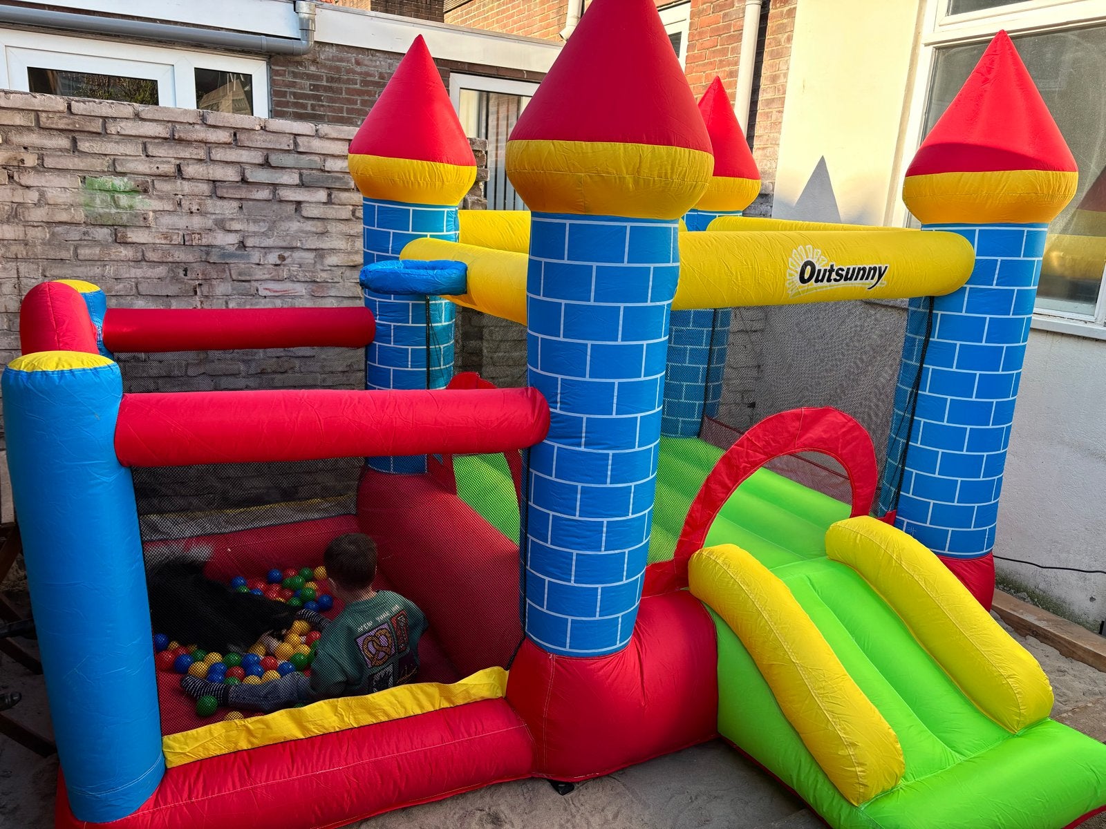 Outsunny Opblaasbaar Springkasteel met Glijbaan en Ballenbak, Ophalen, Zo goed als nieuw