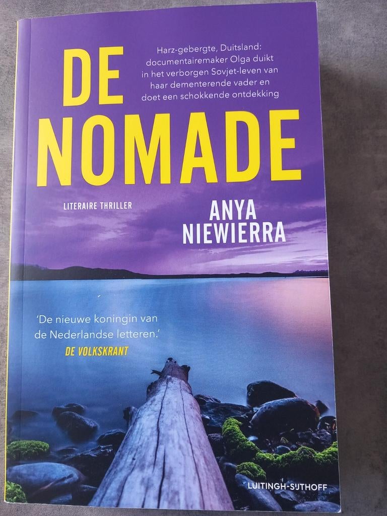 Anya Niewierra - De nomade, Boeken, Thrillers, Zo goed als nieuw, Ophalen of Verzenden