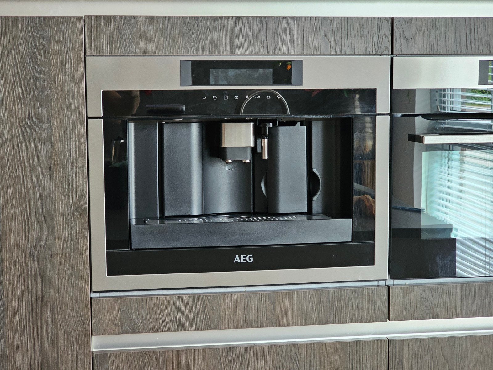 Inbouw koffiemachine AEG KKE884500M, Ophalen, Gebruikt, Koffiemachine, Afneembaar waterreservoir