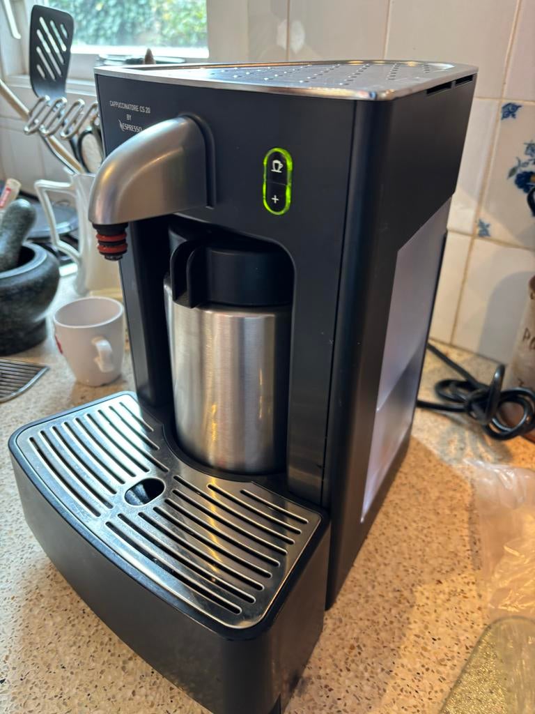 Nespresso Cappuccinatore CS2 - Professioneel apparaat, Witgoed en Apparatuur, Koffiezetapparaten, Stoompijpje, Koffiepads en cups