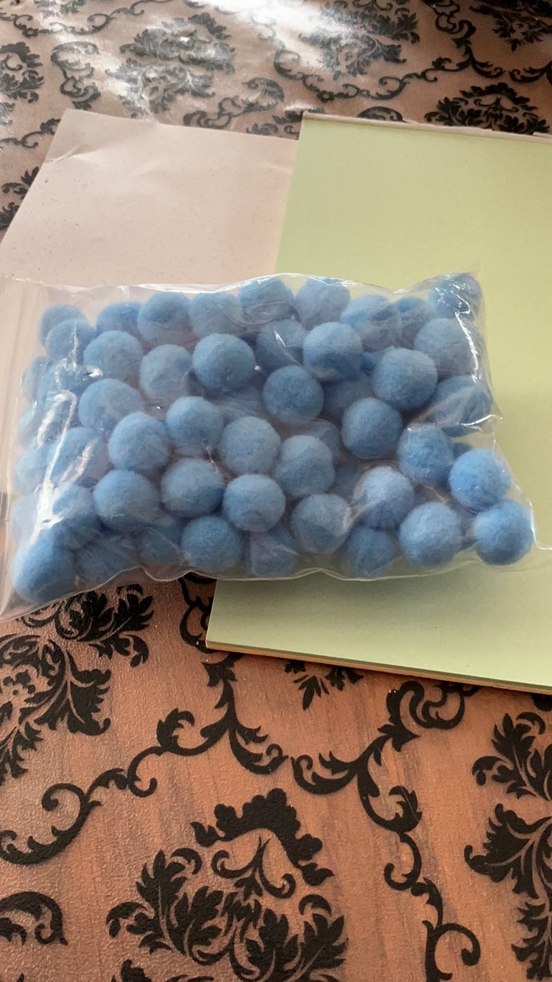 Pluize bolletjes voor 0.35, Ophalen of Verzenden, Zo goed als nieuw