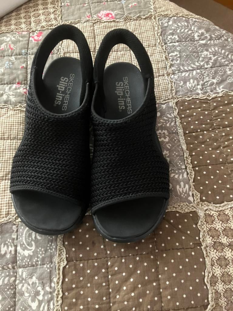 Dames sandalen Sketchers slip ins! Maat 38, Zwart, Zo goed als nieuw, Sandalen of Muiltjes, Ophalen of Verzenden