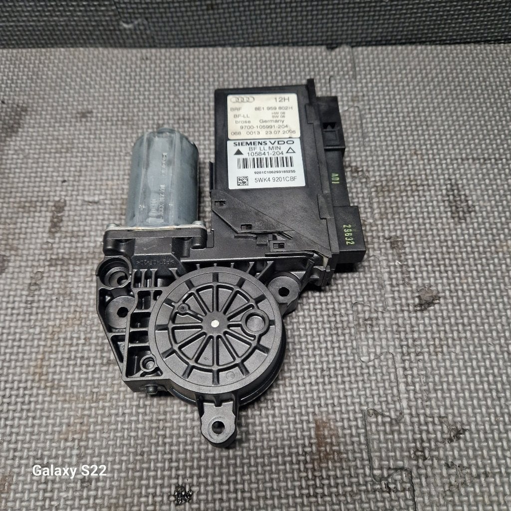 AUDI A4 B7 RAAMMOTOR RECHTSVOOR / 8E1959802H, Audi, Gebruikt, Imprint@audi.de, AUDI AG