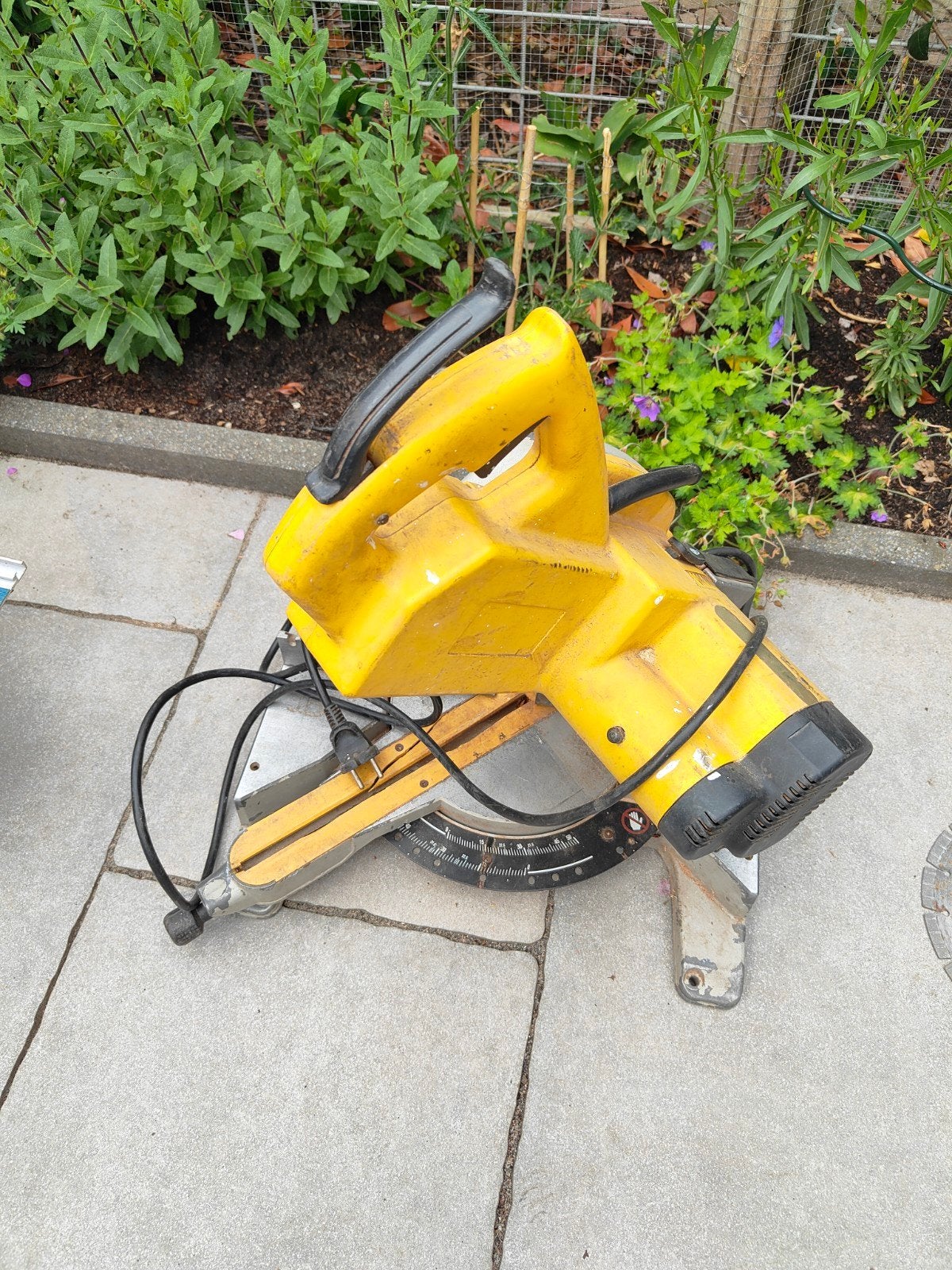 Dewalt DW707 Afkortzaag, Doe-het-zelf en Verbouw, Ophalen, Gebruikt, 70 mm of meer, Dewalt