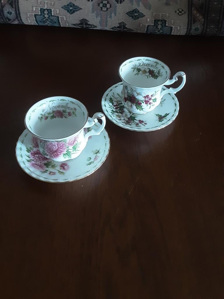 Royal Albert 2 dames kop en schotels Flower of the Month, Antiek en Kunst, Antiek | Servies los, Ophalen of Verzenden