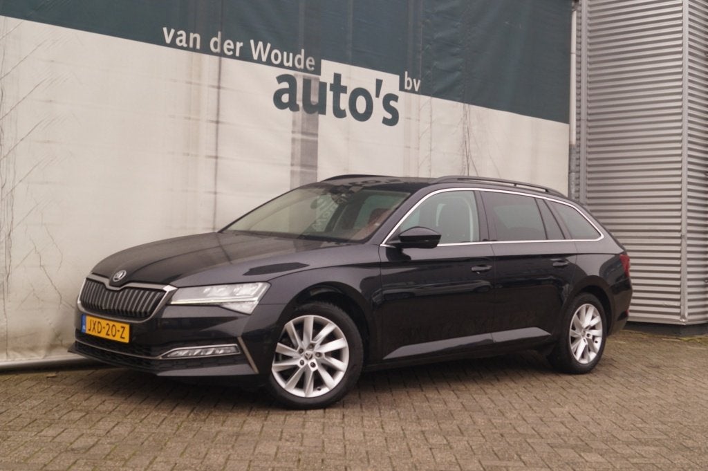 Skoda Superb Combi 1.4 TSI iV PHEV Business Edition Plus -NA, Auto's, Skoda, Stof, Euro 6, 4 cilinders, Zwart
