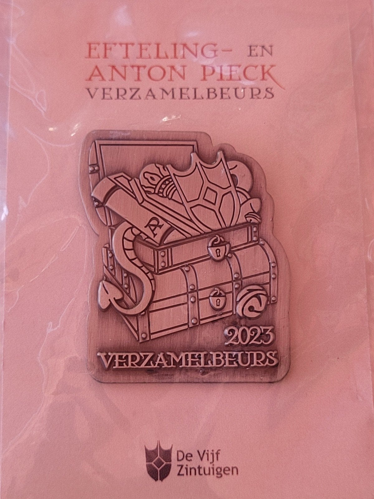 Efteling Verzamelaarsbeurs Pin 2023 - Nieuw in verpakking, Verzamelen, Efteling, Ophalen of Verzenden, Nieuw, Button of Speldje