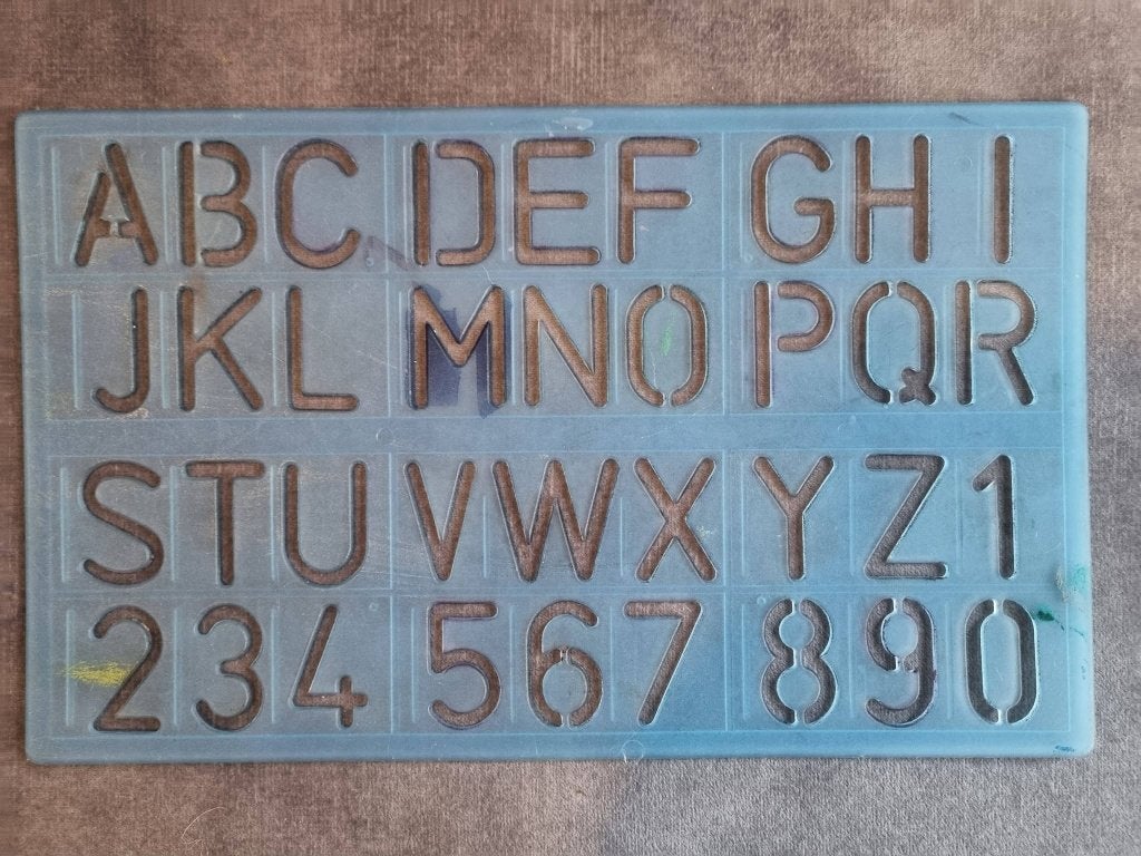 stevig plastic alfabet mal tekenmal, Hobby en Vrije tijd, Gebruikt, Overige thema's, Gereedschap of Toebehoren, Ophalen of Verzenden