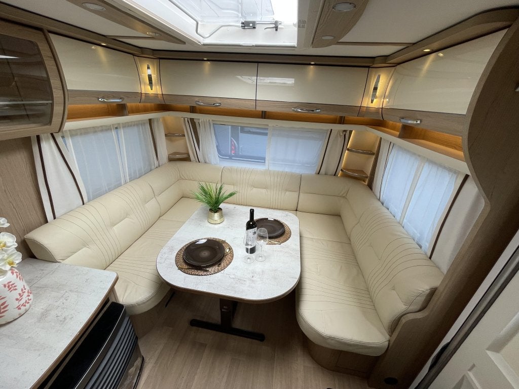 LMC Exquisite 685 VIP QUEENSBED + RONDZIT TANDEMASSER 2025 !, Caravans en Kamperen, Overige typen, Bedrijf, LMC en Münsterland