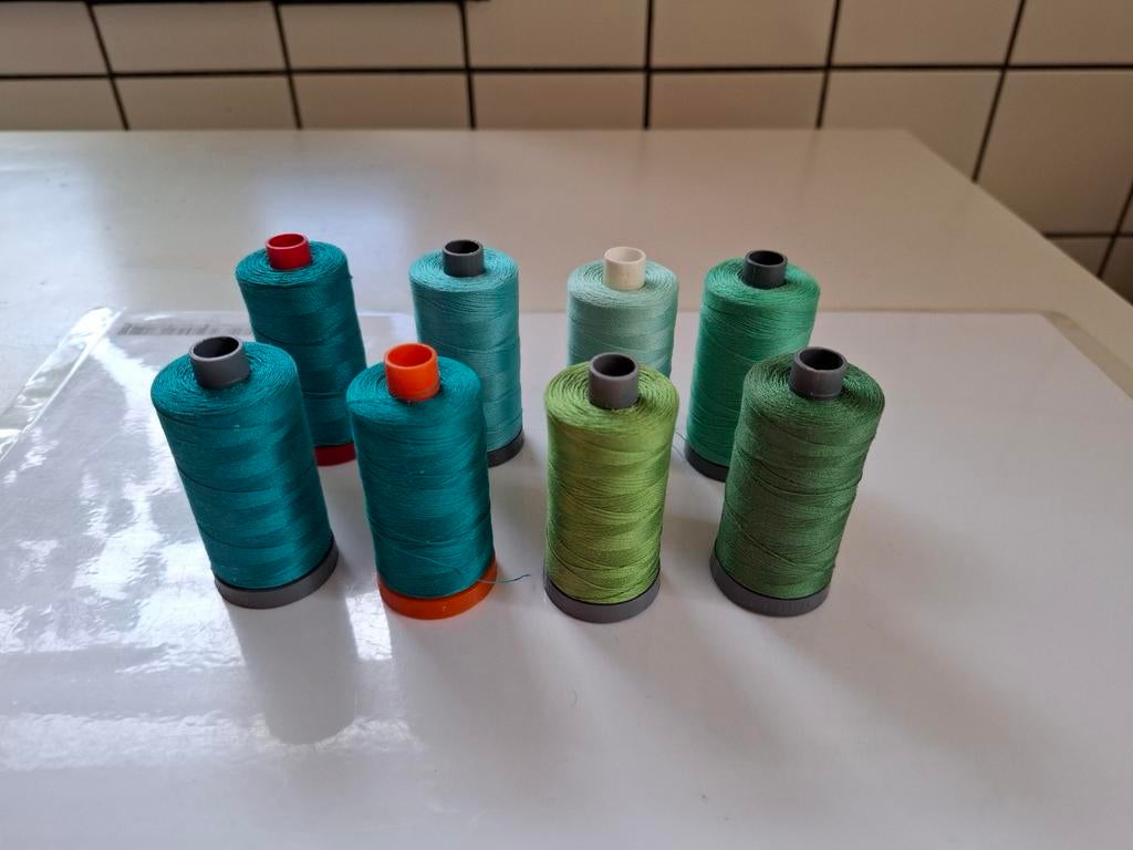 Groen AURYFIL garen,, Hobby en Vrije tijd, Naaien en Fournituren, Ophalen of Verzenden, Zo goed als nieuw, Garen of Naald(en)