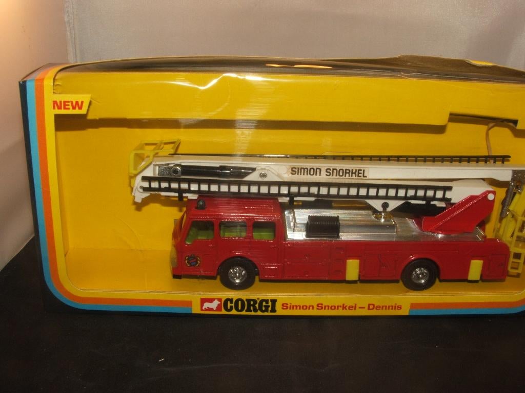 Corgi Simon Snorkel Dennis Fire Engine  1/50   ref  1126, Ophalen of Verzenden, Nieuw, Auto, Corgi