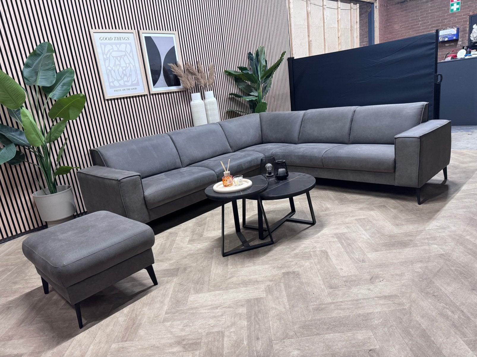 ZGAN HACO Hoekbank + Hocker Microleer - Antraciet -275 x 255, Microleer hoekbank modern industrieel antraciet hocker tijdloos